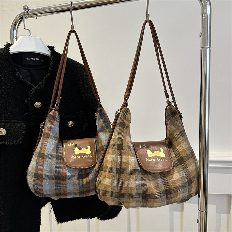Korean cartoon puppy backpack for women, 2024 New style college checkered Tote bag, casual large-capacity single-shoulder bag Application Scenario