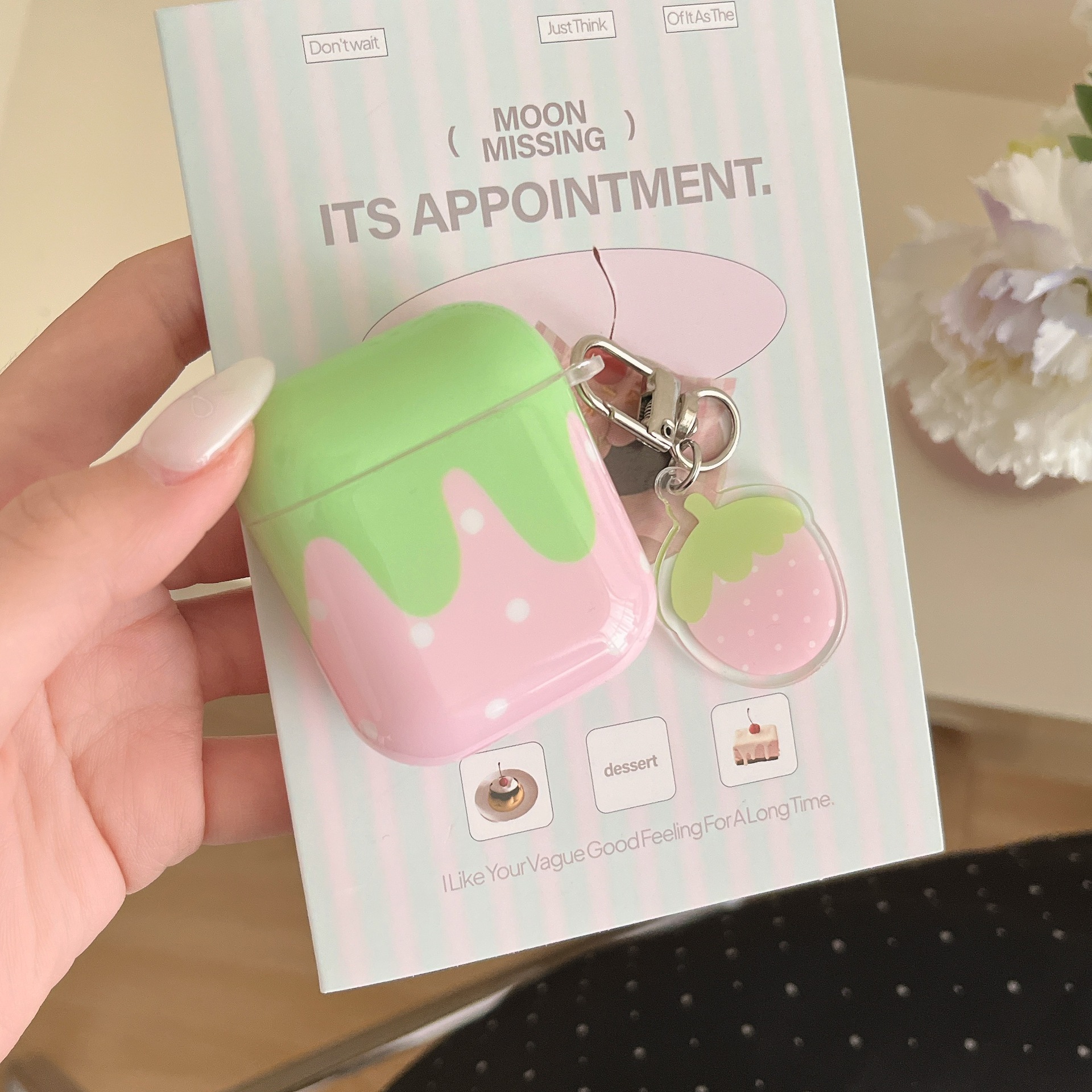 The Instagram minimalist and fresh strawberry pendant is suitable for the new wireless Bluetooth earphone case Pro of Apple AirPods4 Application Scenario