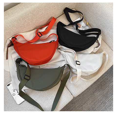 2022 New Korean-style trendy and simple student crossbody bag, women's canvas, ins fashionable black single-shoulder dumpling bag full figure
