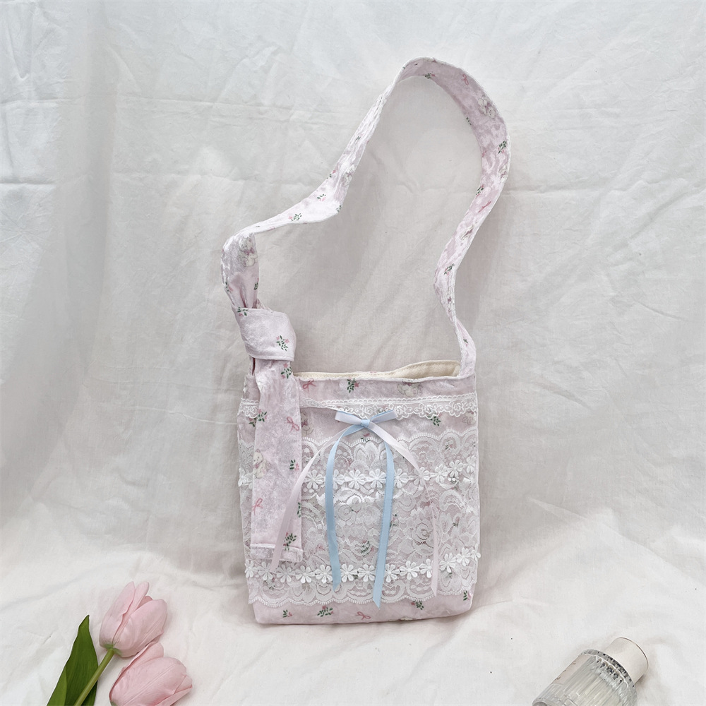 5441 Silk-textured chiffon single-shoulder underarm bag, cute little bear crossbody bag for girls, hand-held canvas bag for shopping Application Scenario