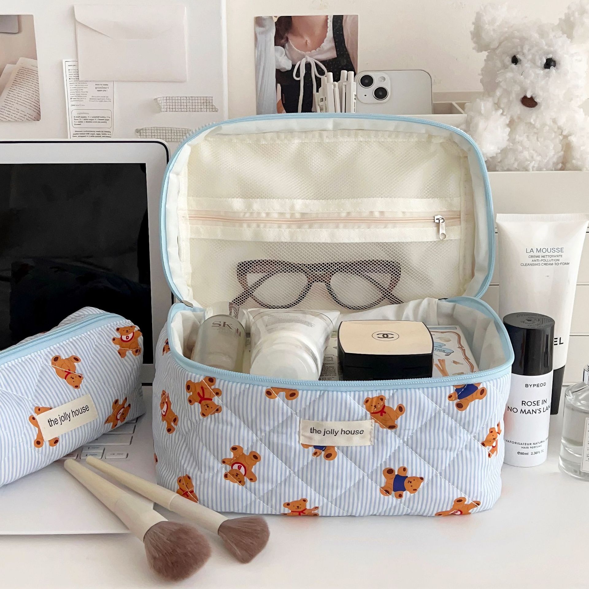 2024 New style makeup bag, Cartoon bear, large-capacity portable hand-held travel cosmetics storage bag, toiletry bag for women Specification drawing