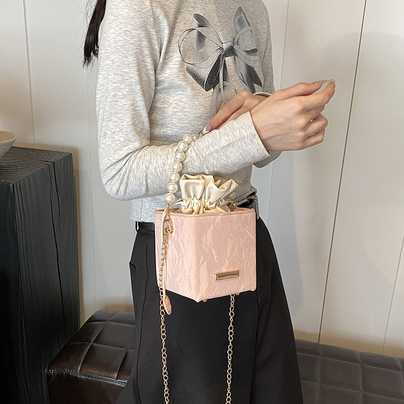 Pearl chain drawstring bag for women, new Spring/Summer 2024 square bucket bag, retro Chinese style single-shoulder crossbody bag details Picture