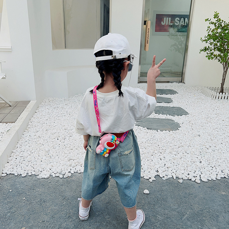 Children's silicone cartoon bear small bag 2023 New style Girls' single-shoulder crossbody bag Ugly and cute doll bag details Picture