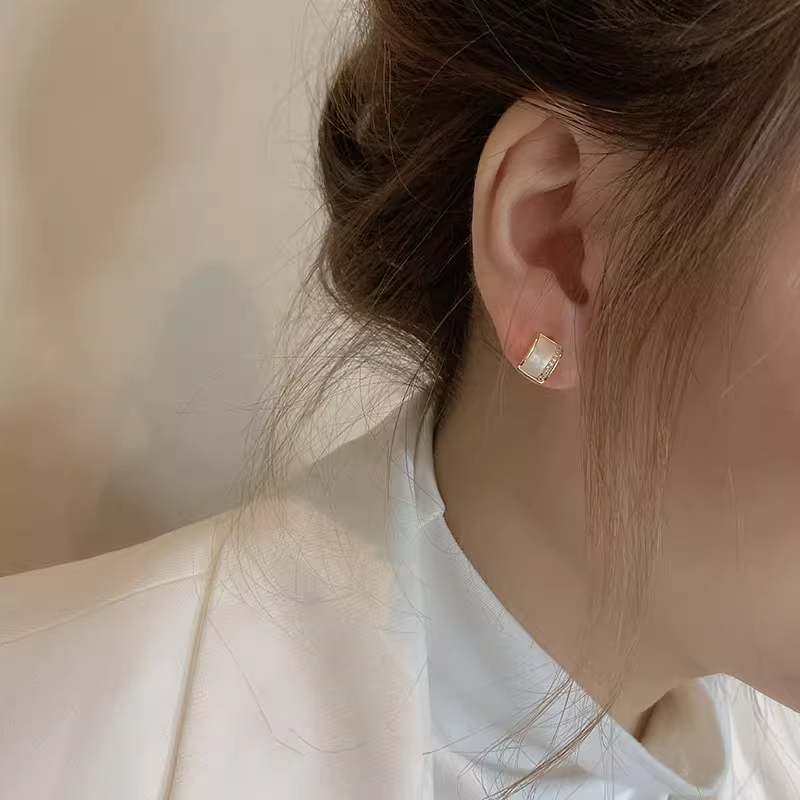 旭晖品牌精致轻奢铜镀真金镶锆石925银针贝母方形时尚气质耳钉耳环