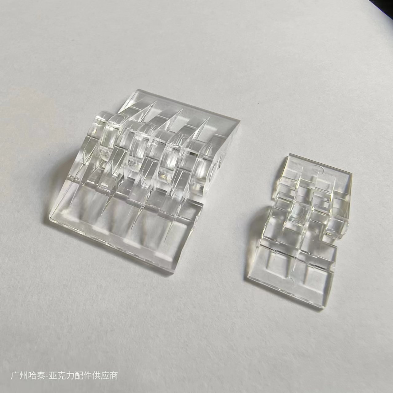 Factory value-added tax transparent frosted plastic organic acrylic hinge with holes, screws, springs and hardened frosted Application Scenario