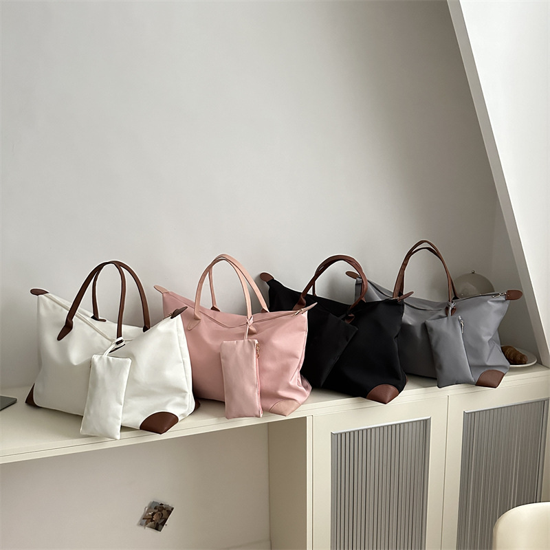 Commuter Tote bag for Women 2024 New style, high-end hand-held travel dumpling bag, fashionable single-shoulder large capacity mommy bag Application Scenario