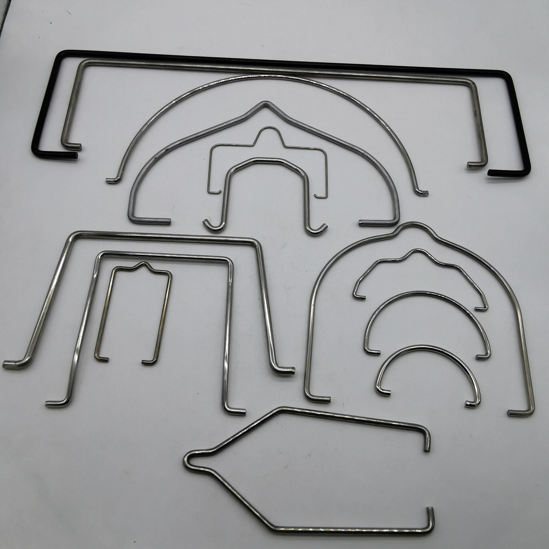 We supply steel wire bending processing, iron wire bending processing, iron wire bending welding processing, and non-standard forming lines undefined