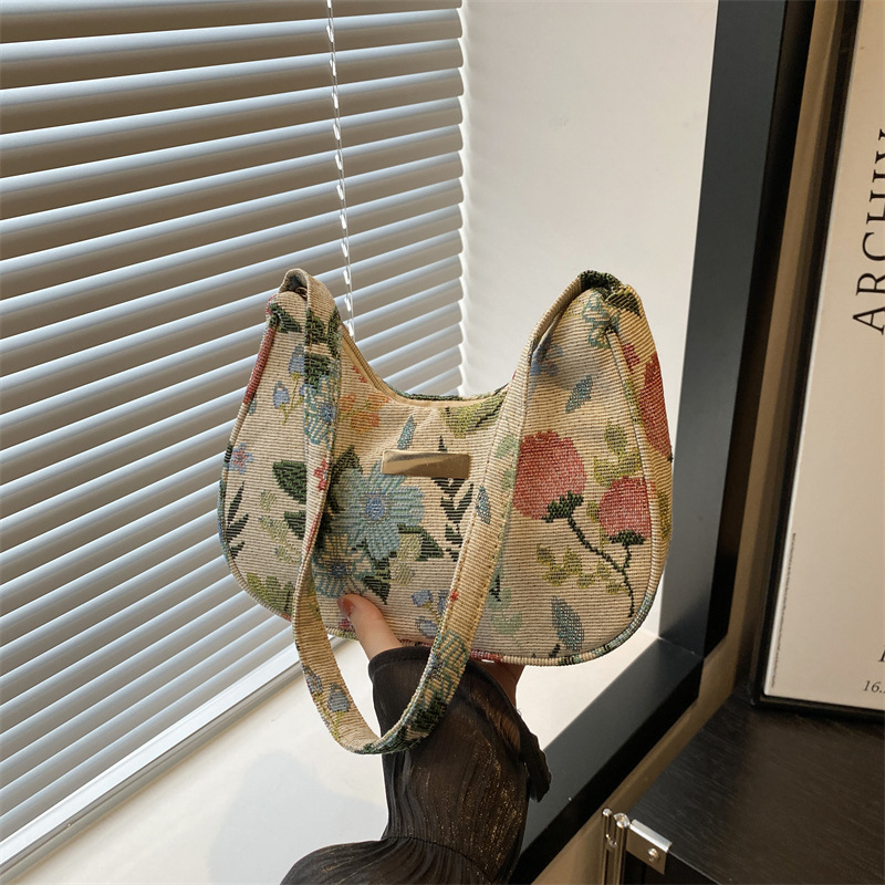 Underarm bag for women 2024 New trendy autumn, cute strawberry small square bag, artistic single-shoulder small bag, casual crossbody bag full figure