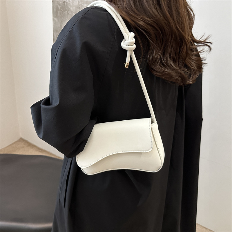 A new 2024 autumn single-shoulder bag, a simple and stylish women's underarm bag for commuting to work details Picture