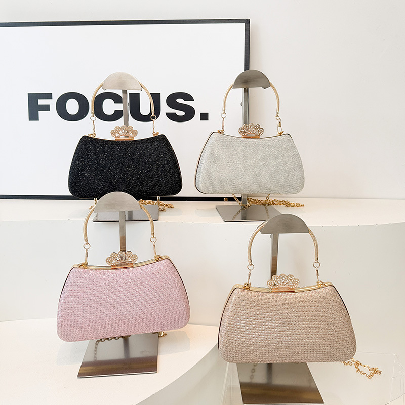 Dinner bag, chain single-shoulder crossbody bag, glittering diamond, European and American style banquet party bag, casual and fashionable cheongsam bag Application Scenario