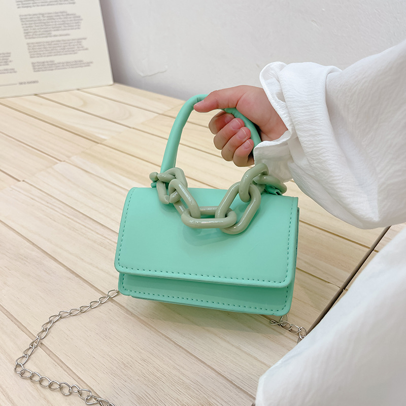 A 2022 new fashion chain mini handbag for women, a French ins single-shoulder crossbody bag, and a personalized small bag details Picture