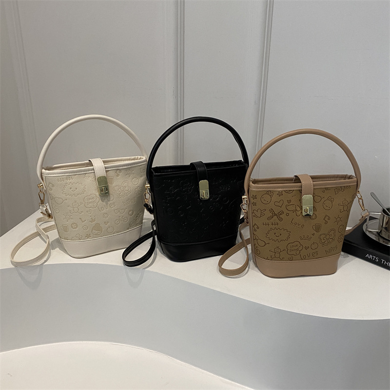 New autumn and winter small bag for 2024: Fashionable cartoon women's bag, hand-held bucket bag, versatile, stylish and high-quality commuter crossbody bag Application Scenario