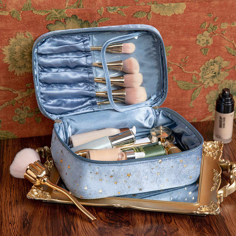 Flannel makeup storage bag, hand-held velvet women's clutch, large capacity starry sky makeup bag, Nordic-style ins Application Scenario