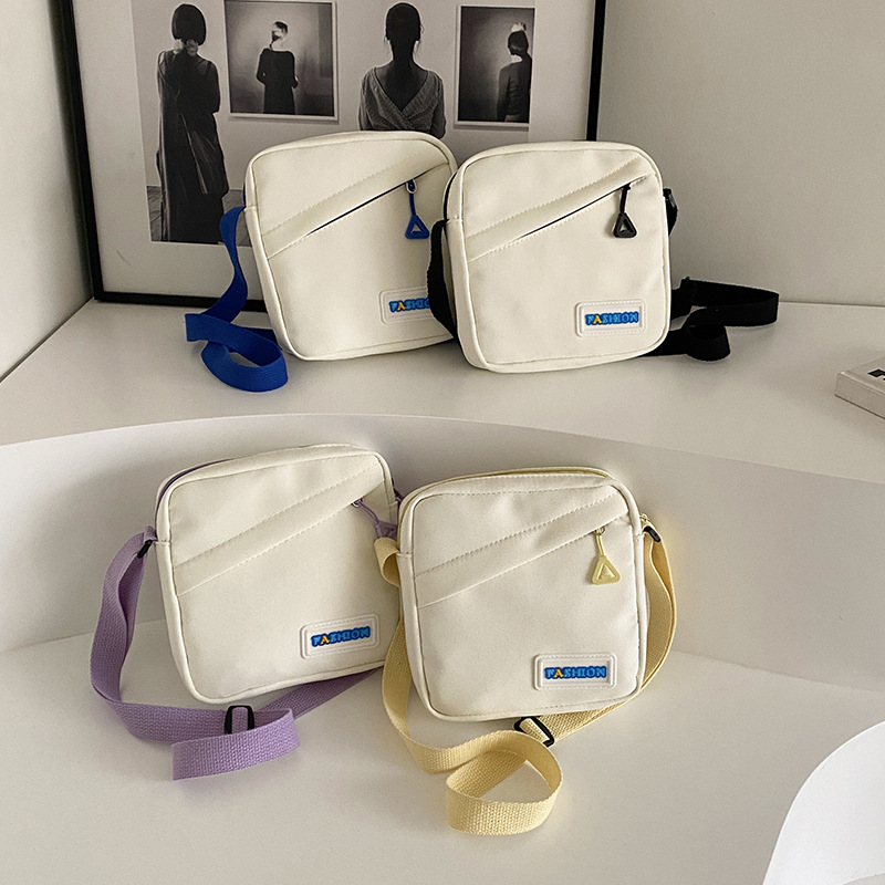 Student versatile single-shoulder bag for spring 2024, a simple and casual Korean-style small square bag for girls' outings, a crossbody bag for girls full figure