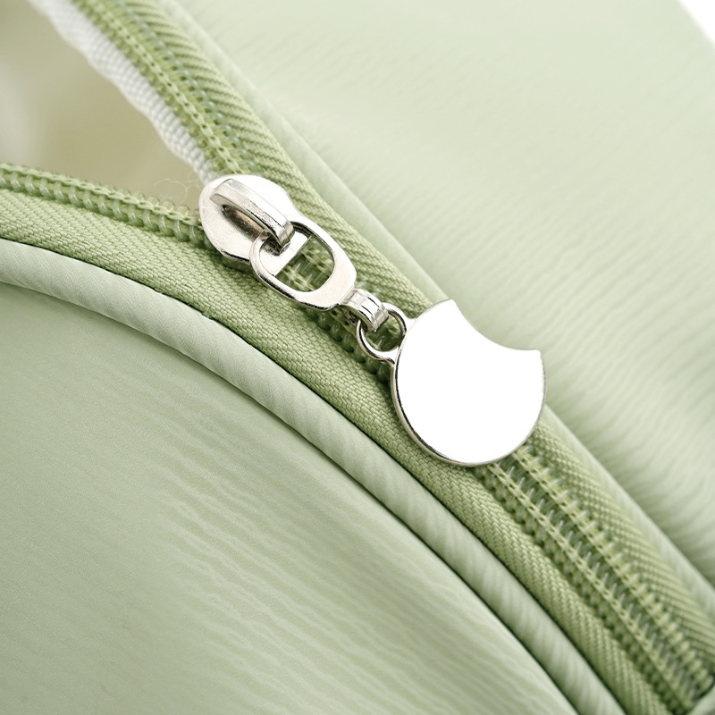 Runhui's new cloud-shaped semi-circular makeup bag, waterproof makeup storage bag, knitted fabric composite makeup bag, one-piece consignment Specification drawing