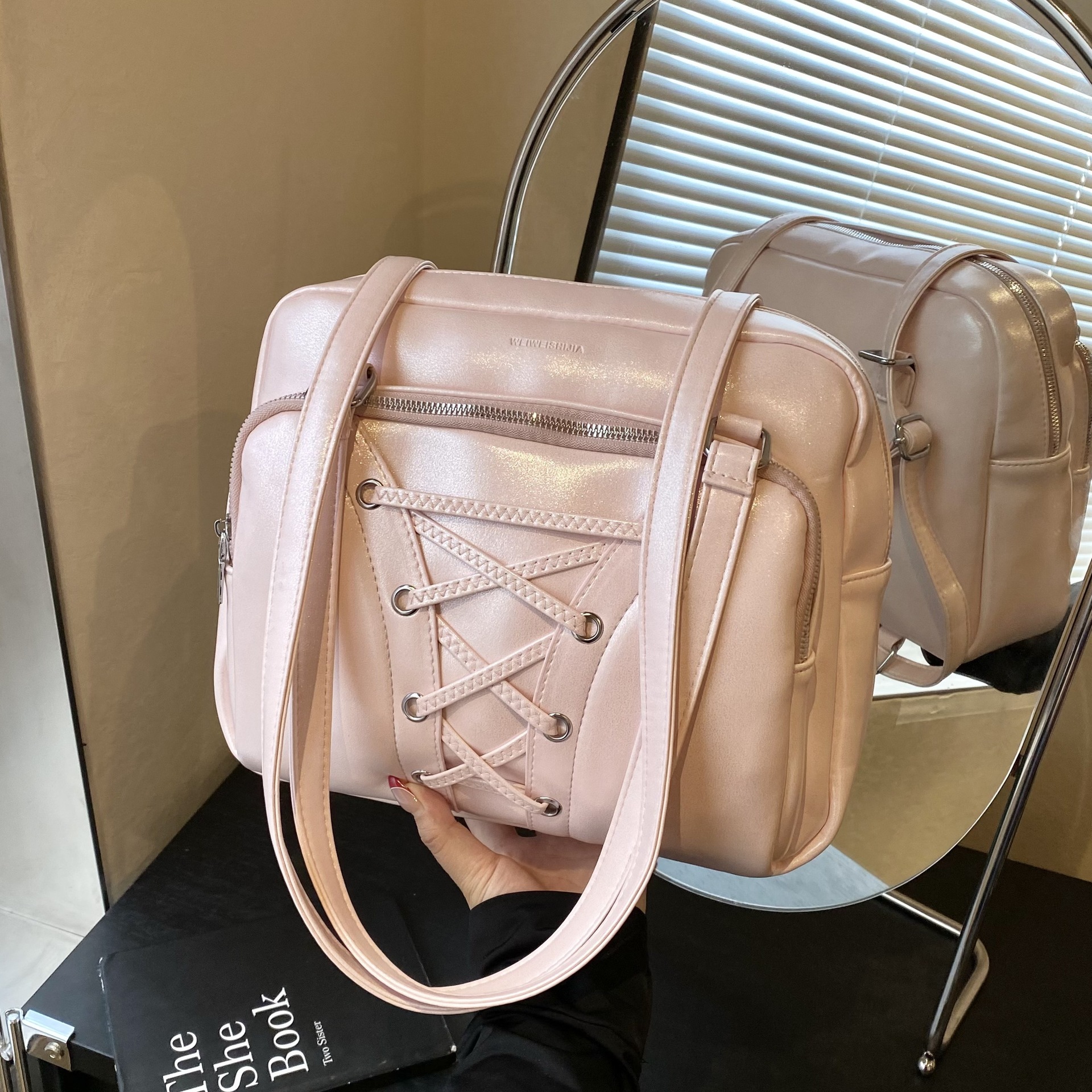 A fashionable hand-held Boston backpack for women in spring 2025, featuring a trendy, casual, versatile large capacity and a high-end feel full figure
