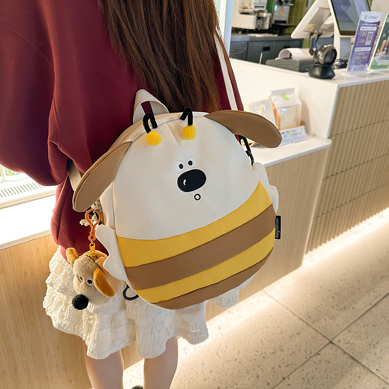 Large-capacity cartoon backpack for casual outings 2025 New style travel small backpack, personalized and lightweight kindergarten schoolbag Application Scenario