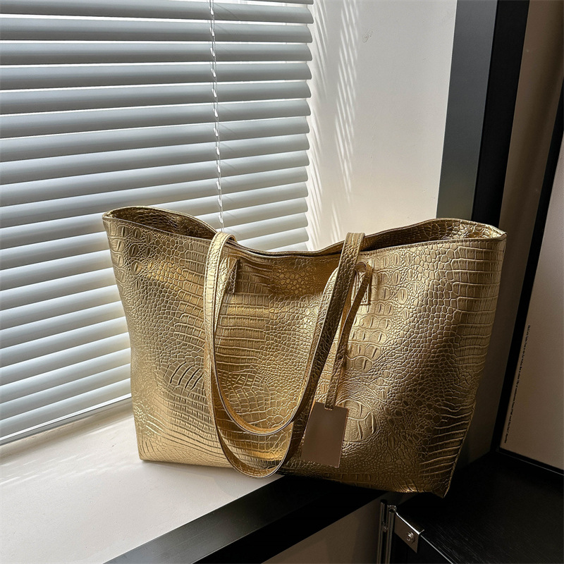 2024 New large-capacity PU casual crocodile pattern fashionable retro European and American commuter tote single-shoulder handbag for women full figure