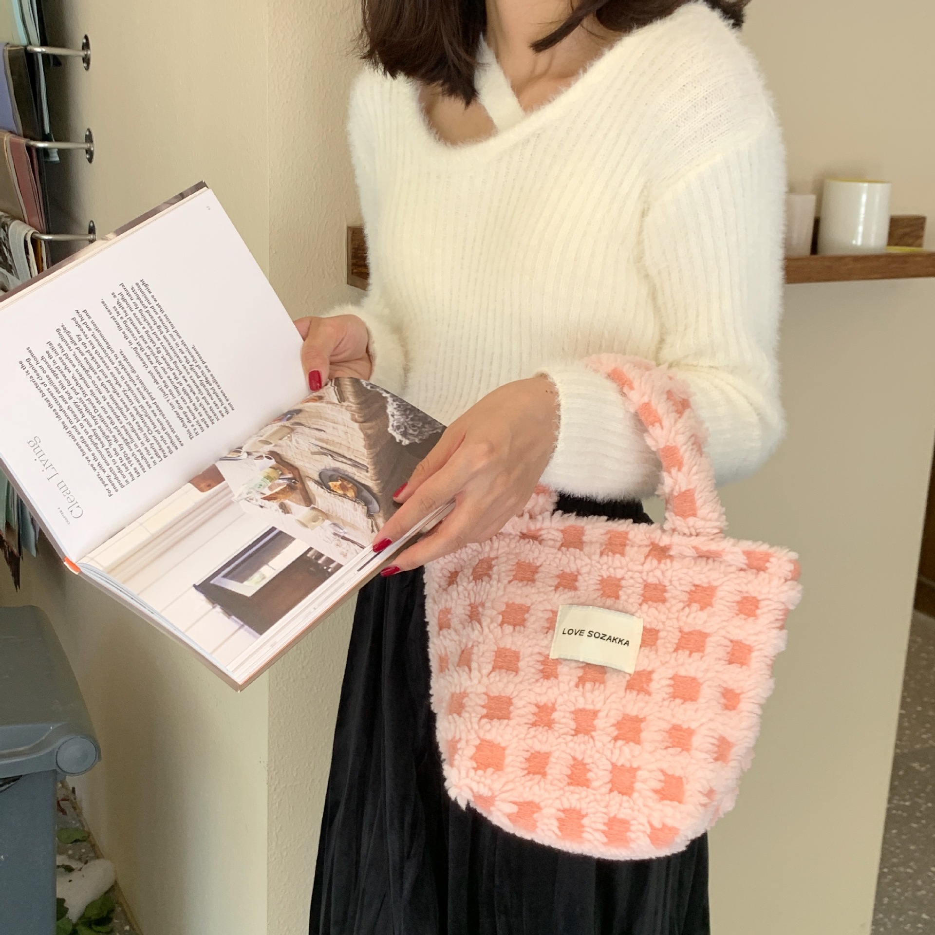21084 Autumn/Winter new collection: Lamb wool Waffle Bag, cute hand-held tote bag, women's bag, portable large-capacity hand-held bag details Picture