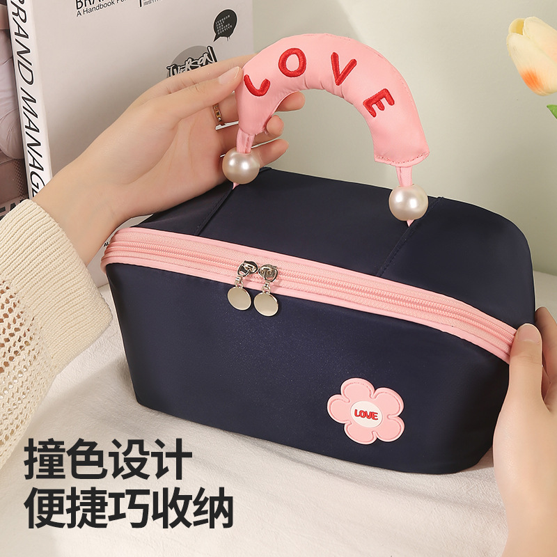 Runhui's new pearl pillow makeup bag, large-capacity hand-held makeup bag, high appearance level travel toiletries bag, portable Application Scenario