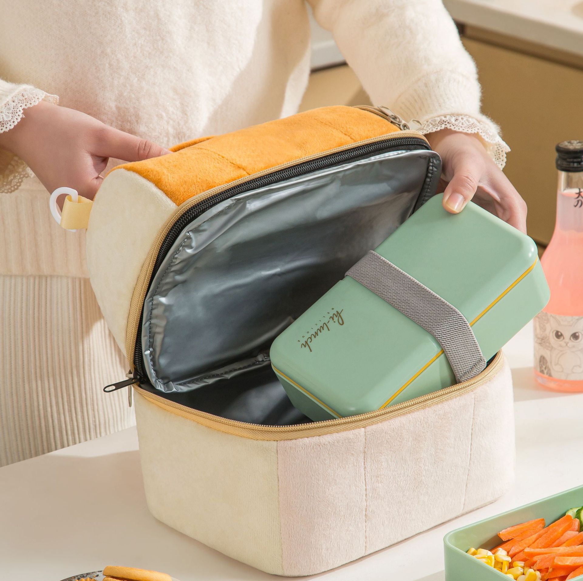 Velvet toast bag, portable insulated bag, lunch storage bag, thickened aluminum foil ice pack, cute style, large-capacity lunch box bag details Picture