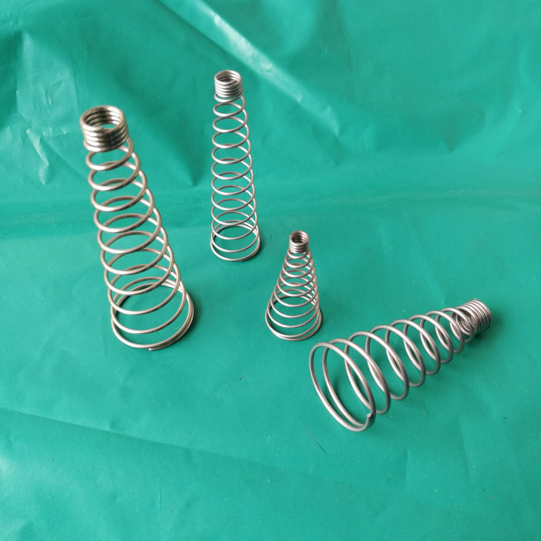 The original manufacturer supplies compression springs, high-pressure hammering compression springs, and torsion springs in various types Application Scenario