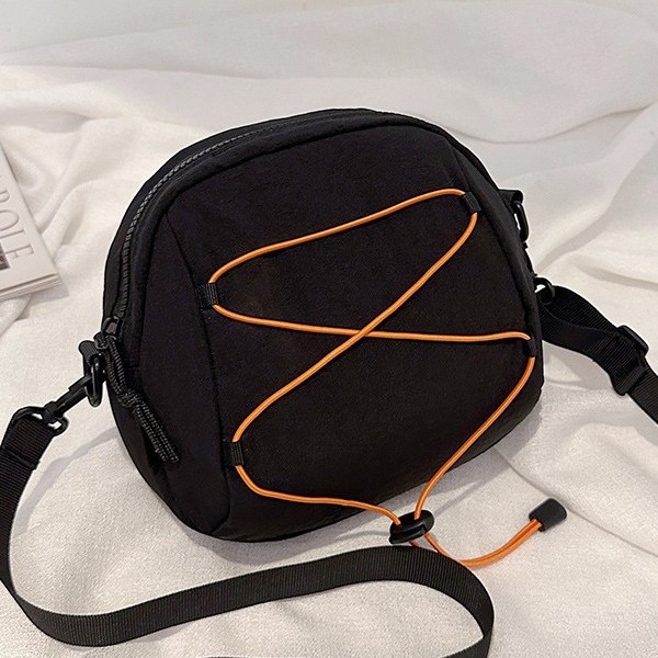 A large-capacity women's fashion 2024 new niche design single-shoulder crossbody sporty canvas bag Application Scenario
