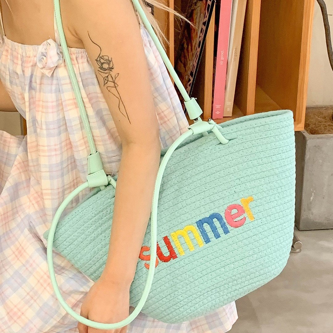 New straw-woven bags for women, seaside vacation, dazzling casual beach bag, fashionable Korean-style large-capacity tote bag full figure
