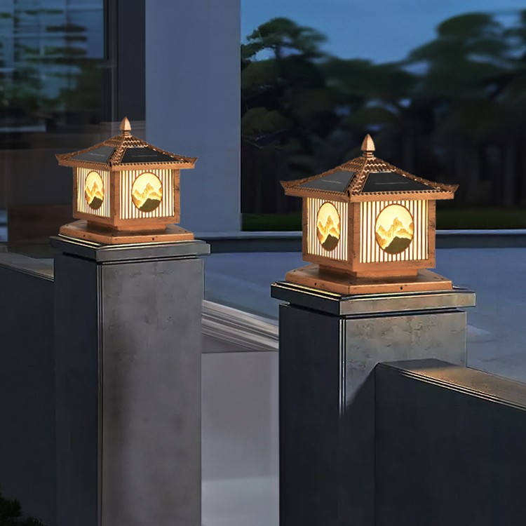 Solar skid-mounted column head lamp, outdoor villa waterproof fence column lamp, door column, household outdoor garden courtyard lamp Application Scenario