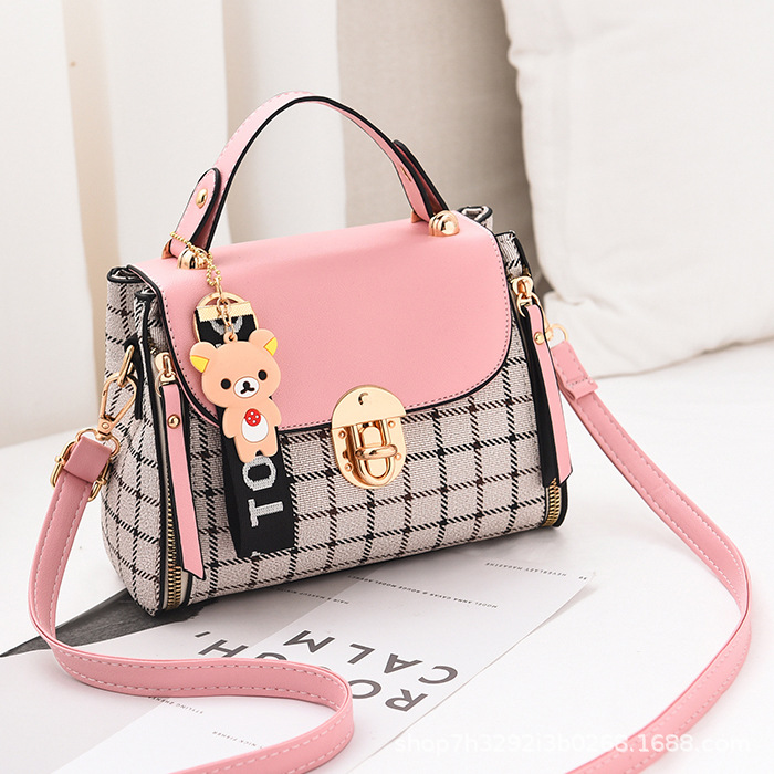 The 2024 new stylish checkered crossbody bag for women, a trendy Korean-style shoulder bag, is a super popular small square bag on Instagram full figure