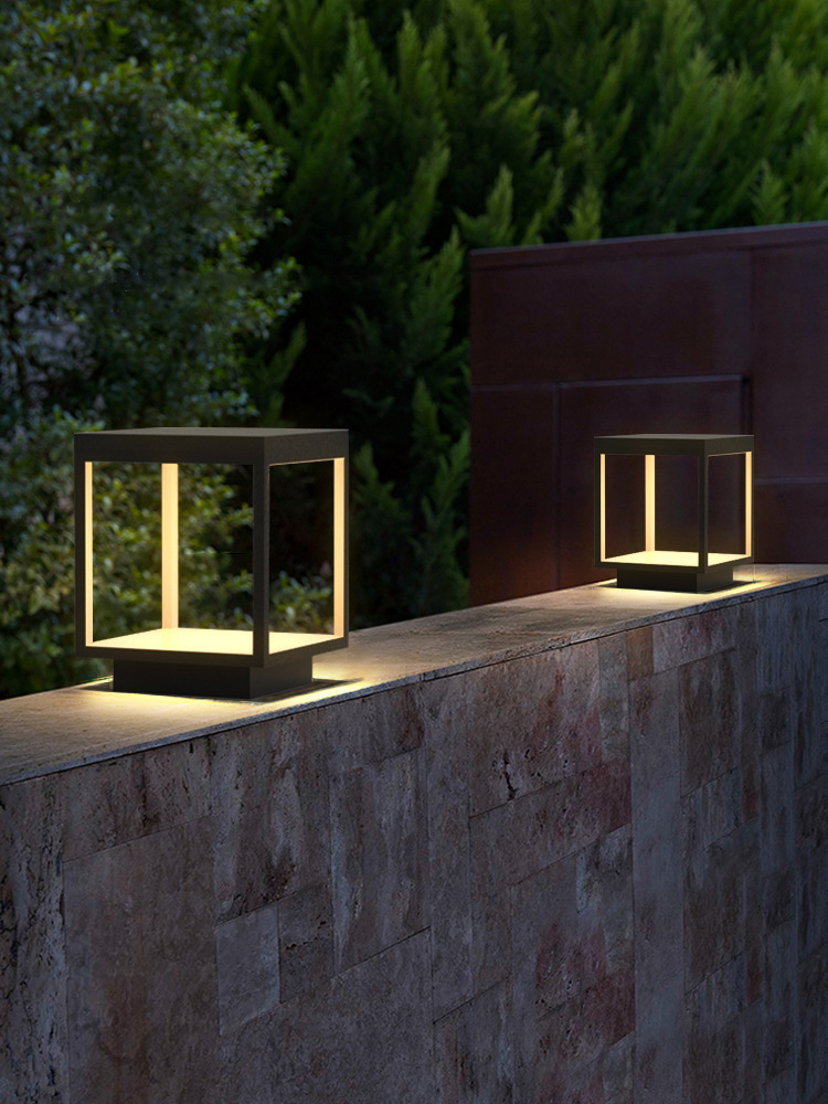 Solar garden lamps, outdoor wall lamps, waterproof garden lawn lamps, outdoor lamps, solar column head lamps, fence lamps and courtyard lamps full figure