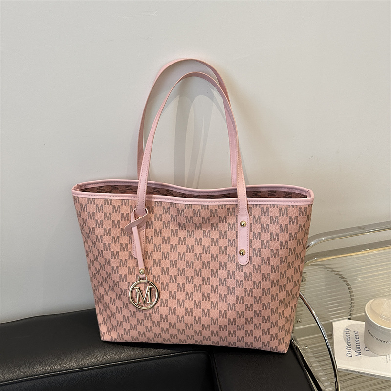 High-end commuter tote bag for women 2024 new autumn and winter fashion single-shoulder bag with large capacity handbag full figure