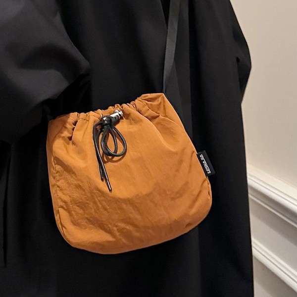 2024 New single-shoulder crossbody bag with drawstring pocket, lightweight outdoor sports bag, school style macaron solid color bag details Picture