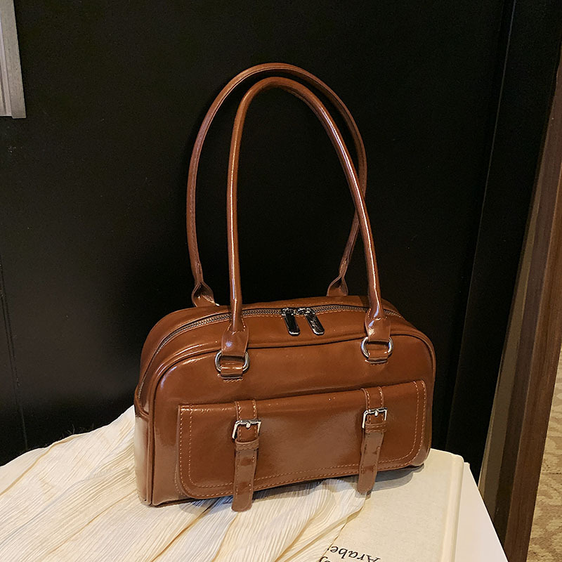 Oil wax leather commuter large bag for women, 2025 new trendy and fashionable underarm pillow bag, versatile and high-end quality single-shoulder bag details Picture