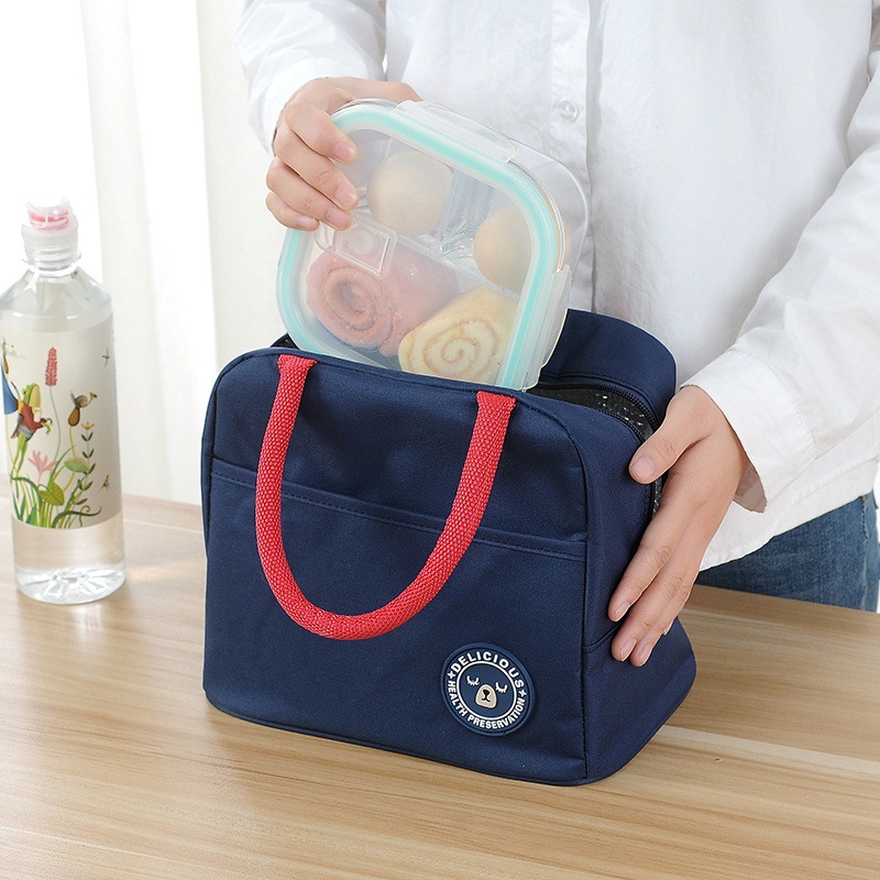 Wholesale of cute pet cartoon insulated lunch boxes, hand-held bags, student lunch boxes, Oxford cloth picnic bags, and rice bags Application Scenario