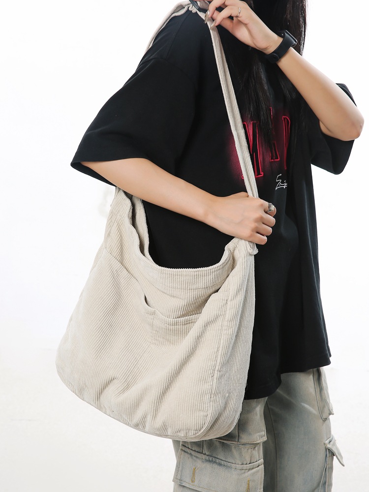 A new 2024 Japanese large-capacity corduroy single-shoulder crossbody bag with a laid-back style and a tote bag for college students Specification drawing