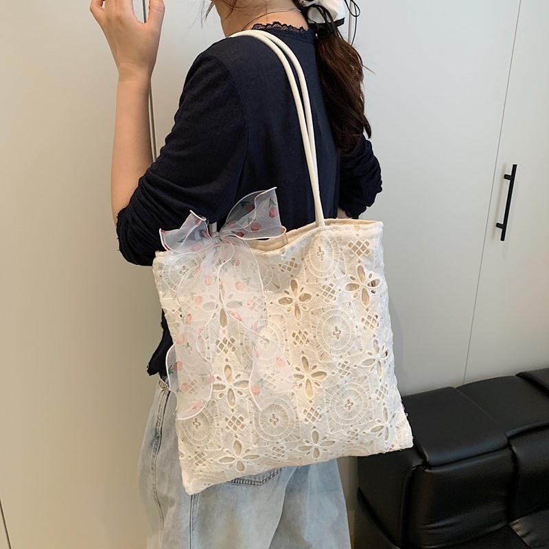 New Summer 2025 niche handbags: large capacity bucket bag, lace versatile shoulder bag, commuting canvas underarm bag full figure