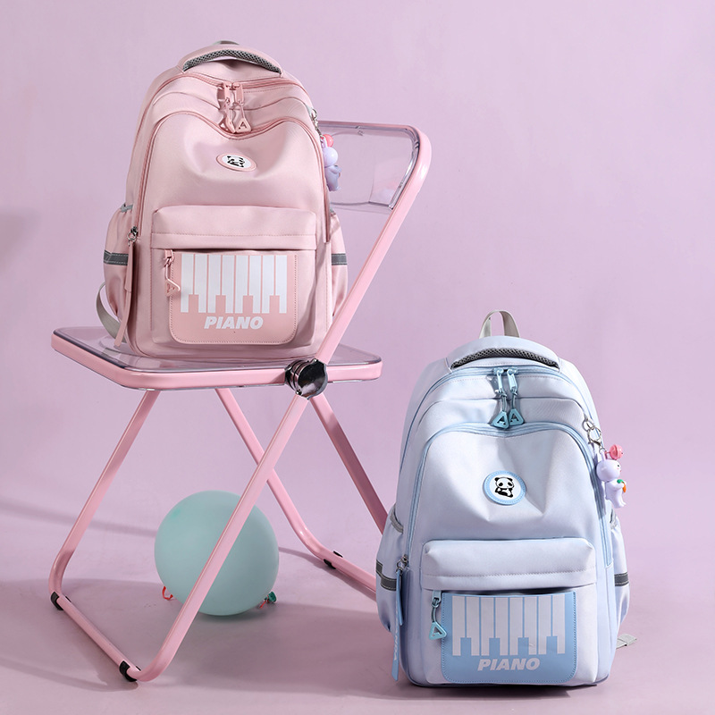 Large-capacity schoolbag for girls in junior high school, ultra-light for primary school students in grades 3, 4, 6, and 6, suitable for children and girls' backpacks Application Scenario