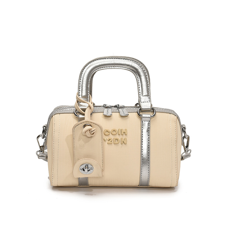 The 2025 new high-end, niche hand-held pillow bag, a retro and fashionable single-shoulder bag for women, and a versatile and stylish crossbody bag Item Picture