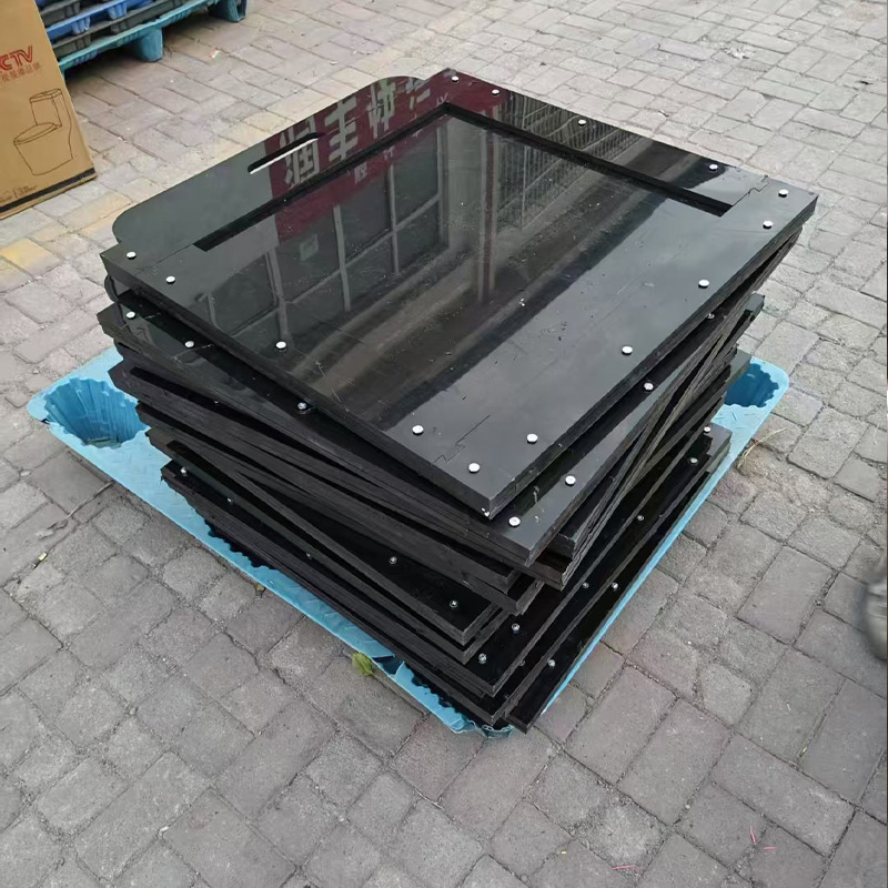 Composite gate, PVC flat plate beam gate, channel portable plastic gate, farmland irrigation portable plastic gate Application Scenario
