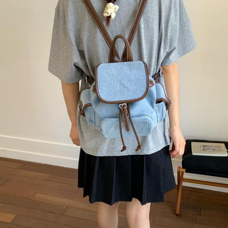 Cross-border 2025 New fashion and trend backpack, large capacity, high-end feel, versatile handbag, travel and commuting backpack Application Scenario