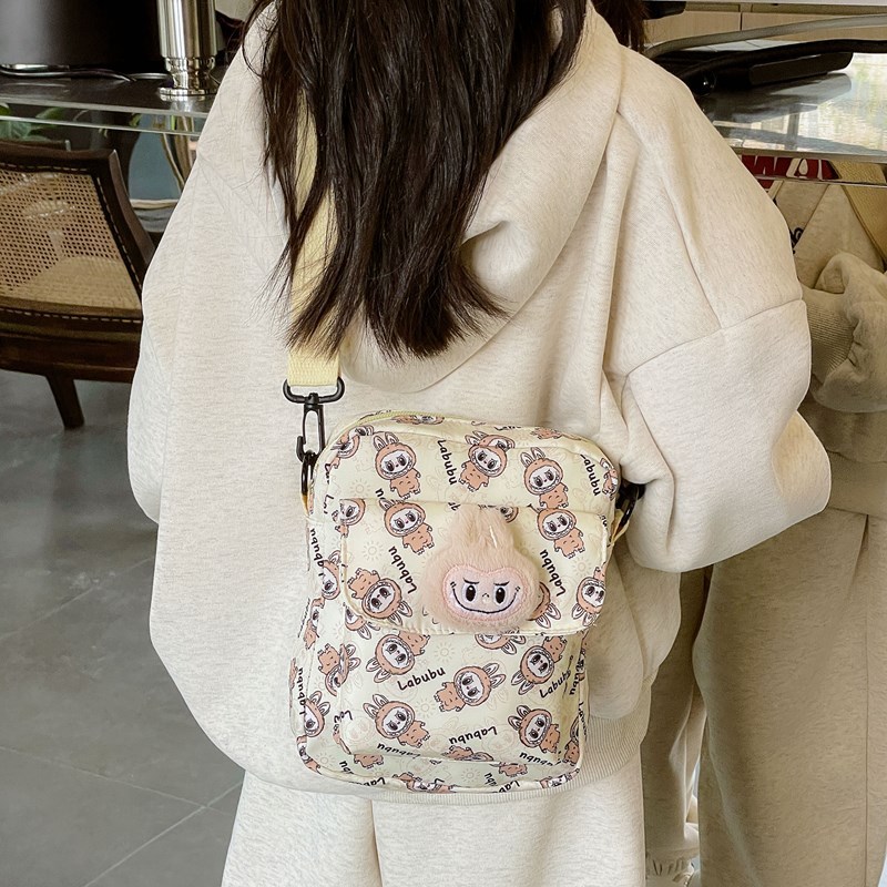 Winter fresh and simple cartoon single-shoulder crossbody bag, high appearance level, cute Melody Kuromi, stylish and trendy small backpack Application Scenario