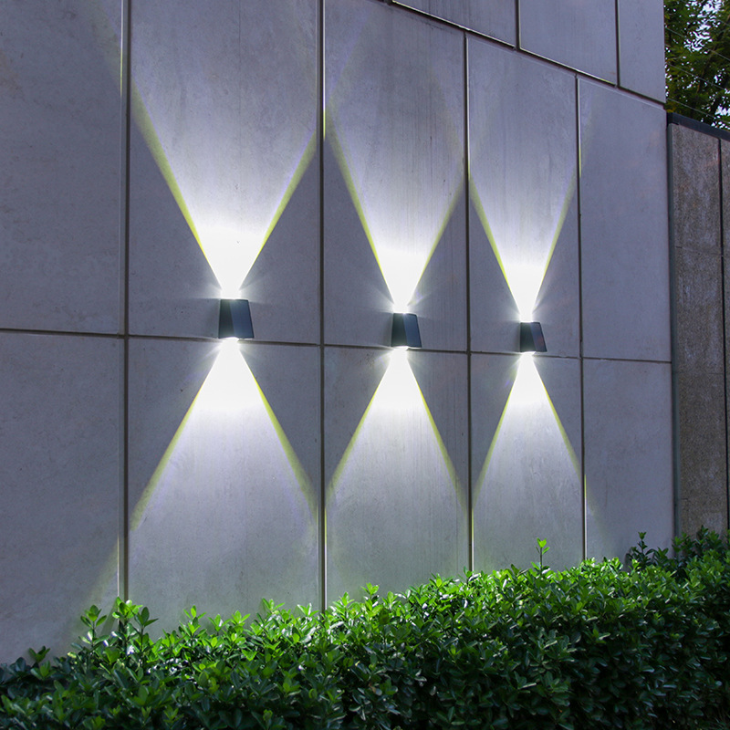 Solar wall lamps, outdoor waterproof exterior wall lamps, top and bottom luminous spotlights, double-head convex mirror wall washing lamps Application Scenario