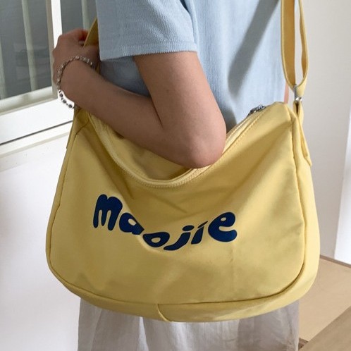 A new trend of large-capacity single-shoulder women's casual bag for spring and summer, a versatile and niche design crossbody bag for travel Specification drawing