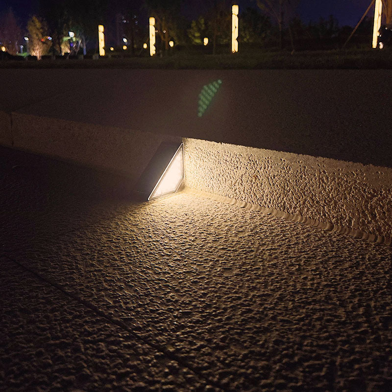 Solar triangular LED step lights, outdoor high-brightness lighting, courtyard steps, waterproof, park walkway and staircase lights Application Scenario