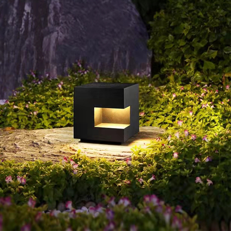 Square LED column head lights, outdoor courtyard lawn lights, river embankment, villa community fence lights, municipal park grassland lights details Picture