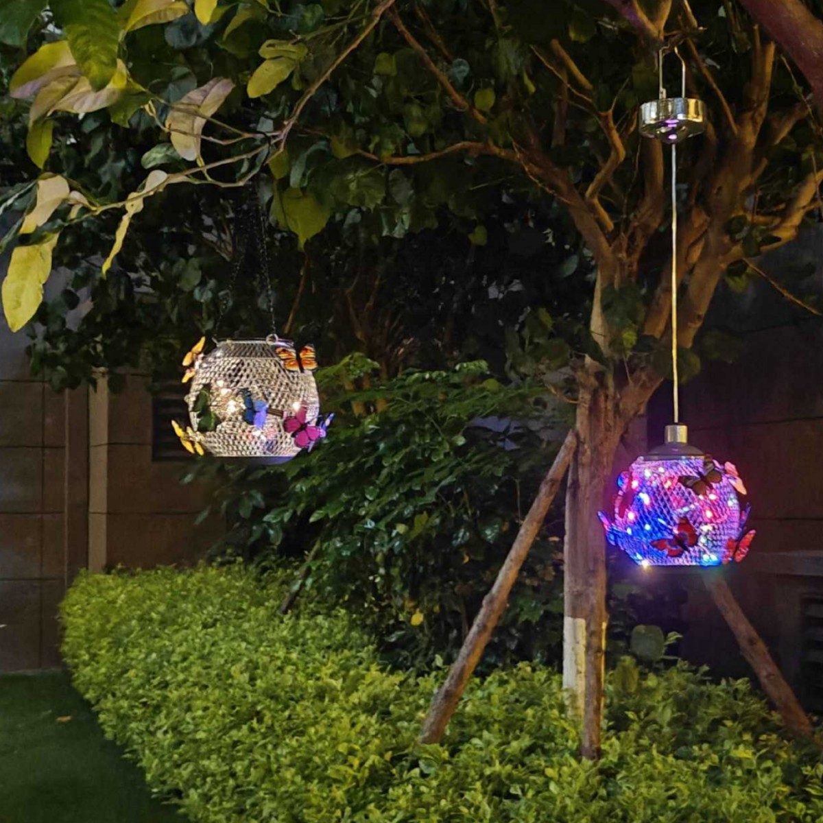 Amazon solar-powered iron lanterns, retro net chandeliers, outdoor garden and courtyard decorations, hollowed-out lanterns, super bright Application Scenario