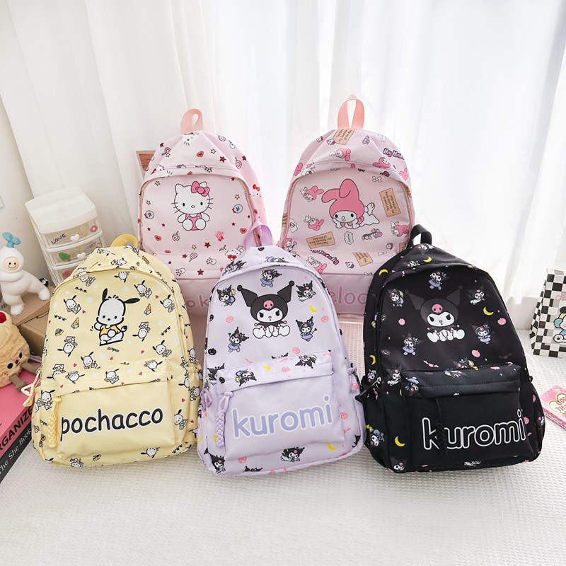 The new kindergarten schoolbag is cartoonish and cute, with a large capacity. The backpack is lightweight and water-resistant. It's a new foreign trade style that is casual and cute full figure