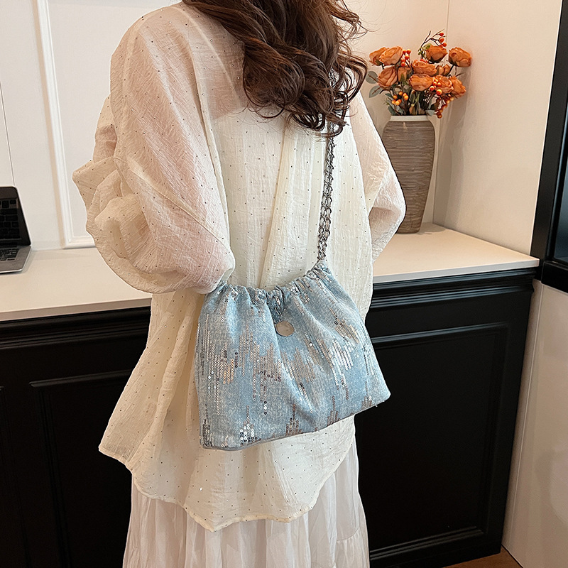 High-end and niche design bag for women, 2024 new chain single-shoulder crossbody bag, fabric bag, sequined versatile bucket bag Application Scenario