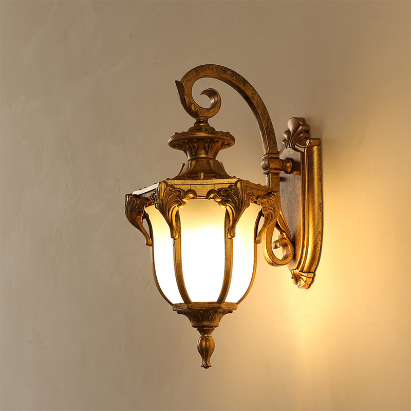 European-style retro bedroom lamps, bedside lamps, courtyard balcony living room lamps, corridor and villa Chinese-style waterproof wall lamps details Picture
